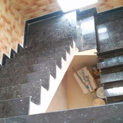 Cầu thang ốp đá granite Xà Cừ Xanh Đen